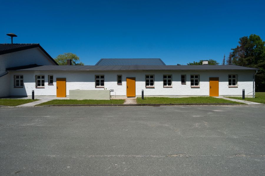 Bürgermeister Burkhard Schwuchow (Büren), Marcel Zorn (Gröne Architektur), Museumsleiterin Kirsten John-Stucke (Kreismuseum Wewelsburg) und Landrat Christoph Rüther (Kreis Paderborn); Foto: ©Kreismuseum Wewelsburg